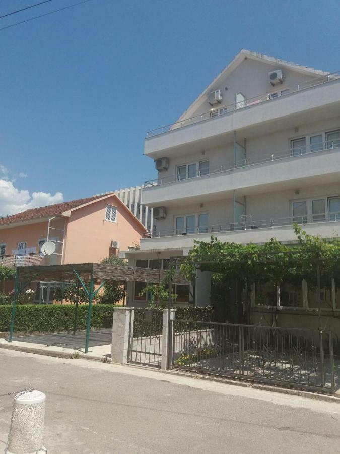 Mona&Mike Apartments Tivat Exterior foto